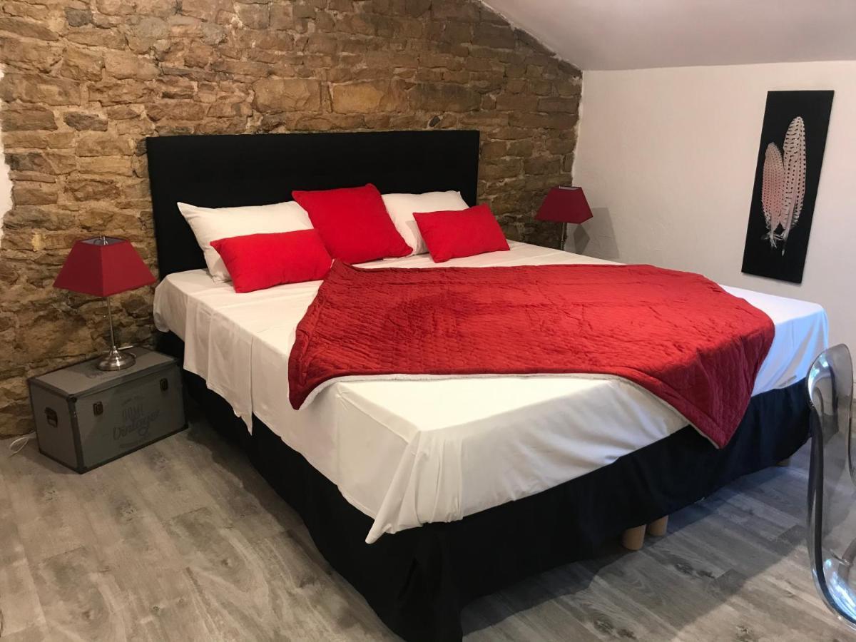 Hotel O Petit Neuville-sur-Saone
